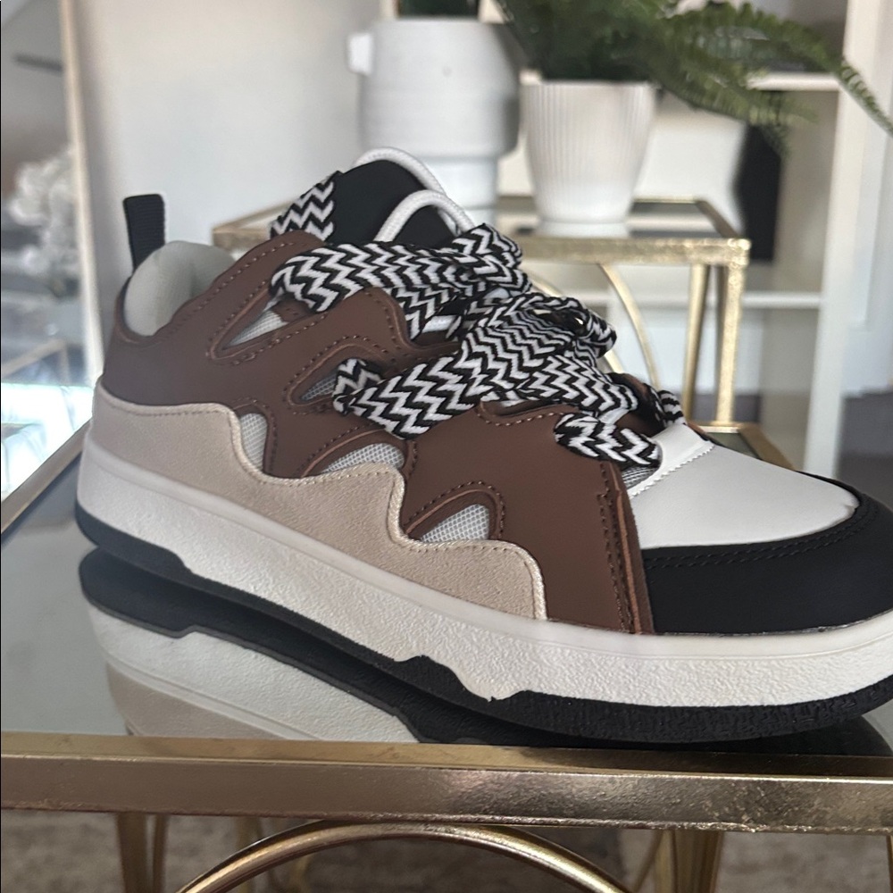 Chic Brown and Black Sneakers with Zigzag Laces